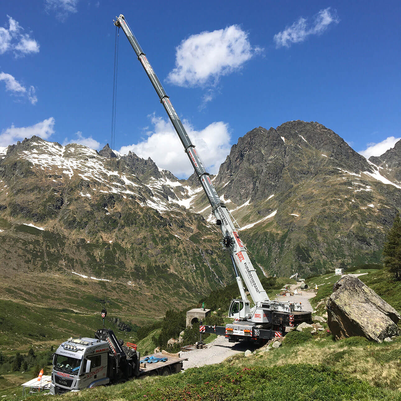 Autokranverleih LTM1230-5.1 in den Alpen