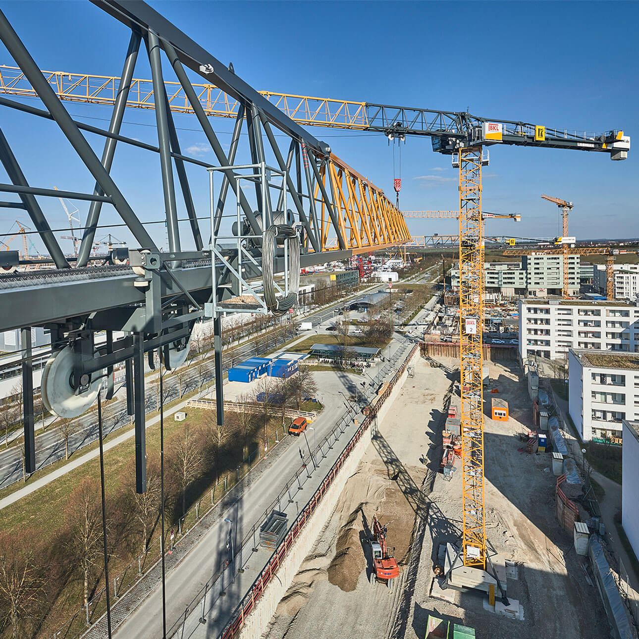 Kranprofis von BKL in der PLZ-Region 37115 und hier beim Bau einer Wohnanlage